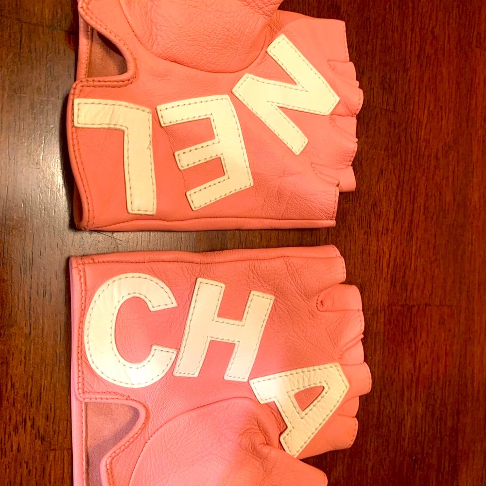 Authentic, very rare, limited edition Chsnel  Fingerless Gloves with Chanel logo